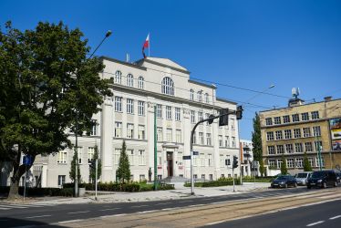  Jako pierwszy zbudowano budynek szkoły dla chłopców imienia Adama Mickiewicza. Fot. Ł.Gdak
